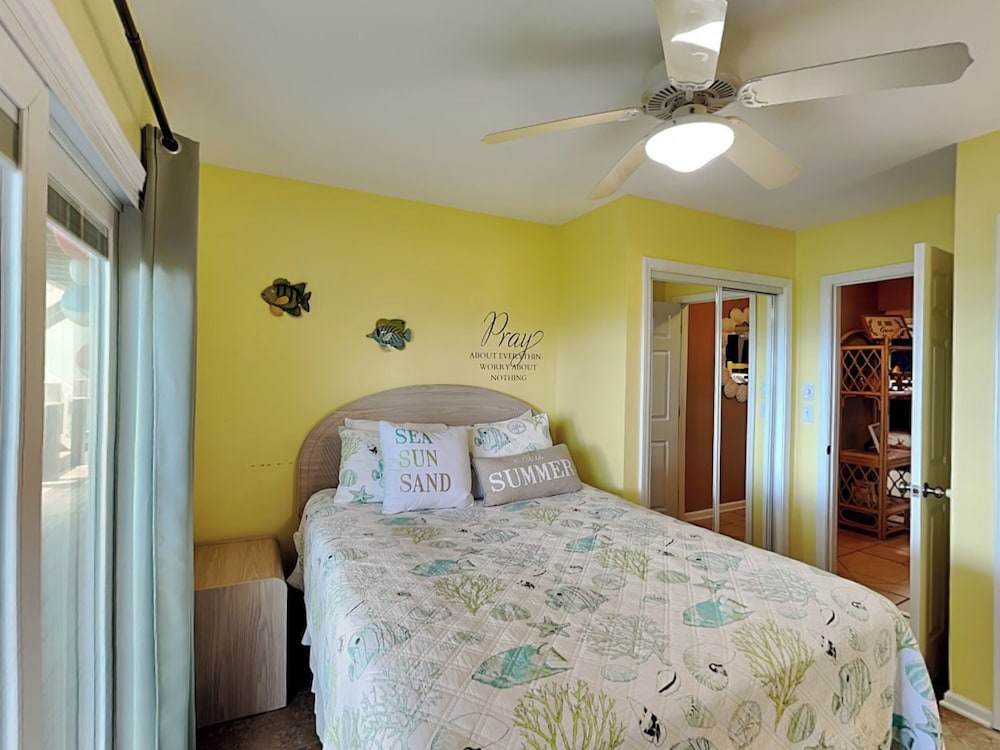 Sunshiny Daze by Topsail Realty