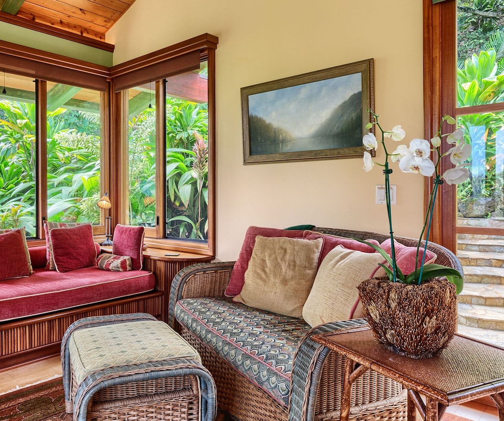 Sea Song in Kilauea With 4 Bedrooms and 6 Bathrooms
