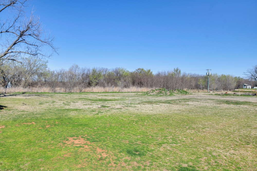 Pet-friendly Home w/ Porch Near Chickasha!