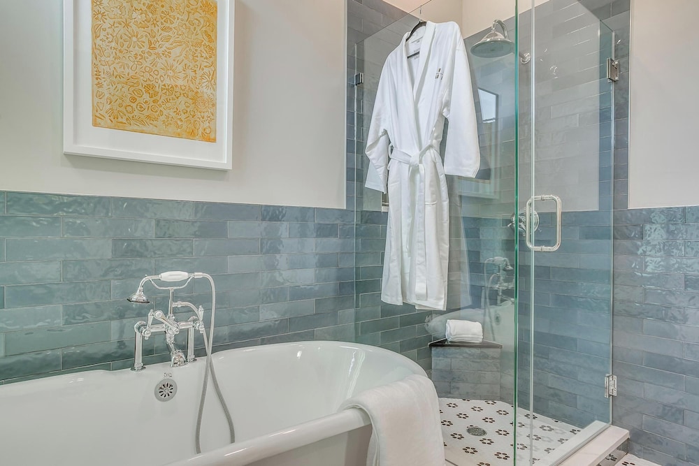 Nutt House Hotel