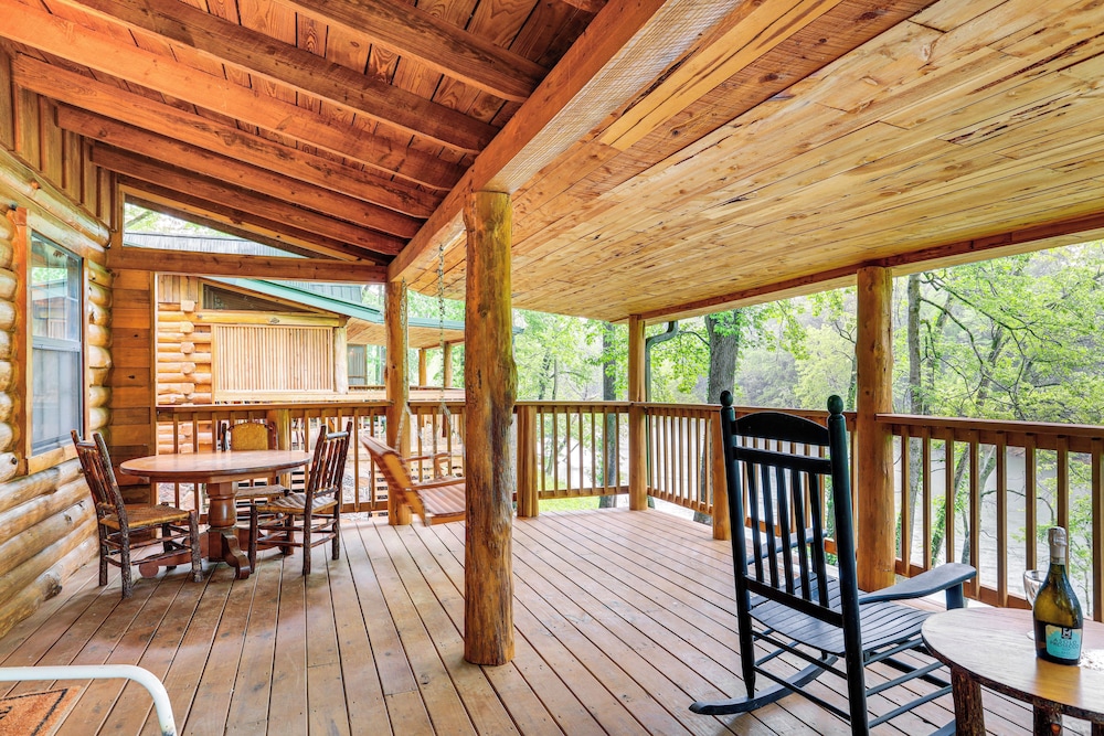 Deck & Views: Little Red River Retreat!
