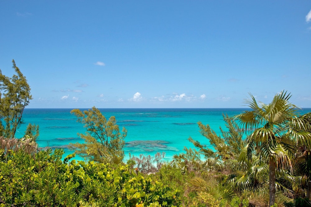 Hohum - Private Beachfront House On Exclusive Windermere 3 Bedroom Home