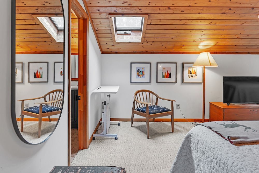 Modern Mountain Retreat Near Dolly Sods & Skiing 3 Bedroom Home