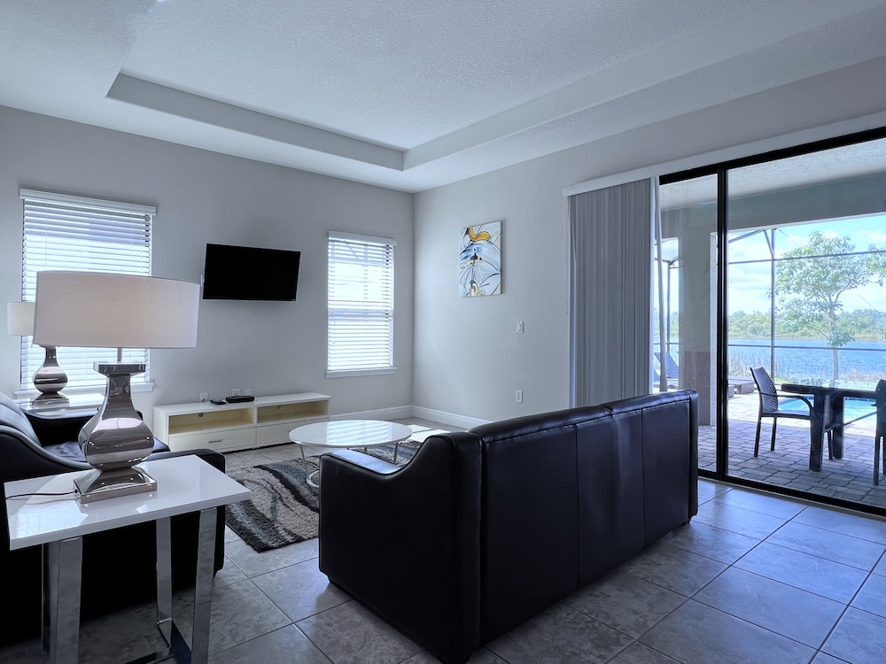 Balmoral Resort-167cc 4 Bedroom Home by RedAwning view 3