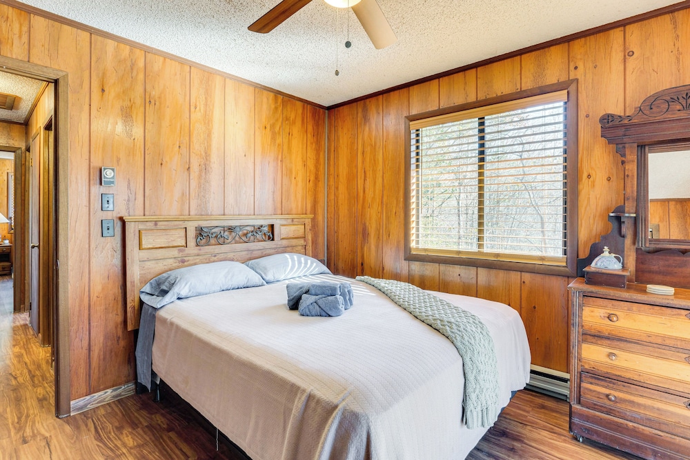 Birdwatching, Board Games & Bbqs: Cabin in Murphy!