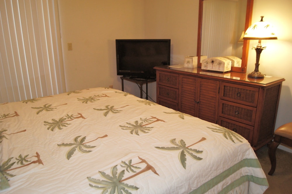 Sea Cloisters 101d 3 Bedroom Condo by RedAwning