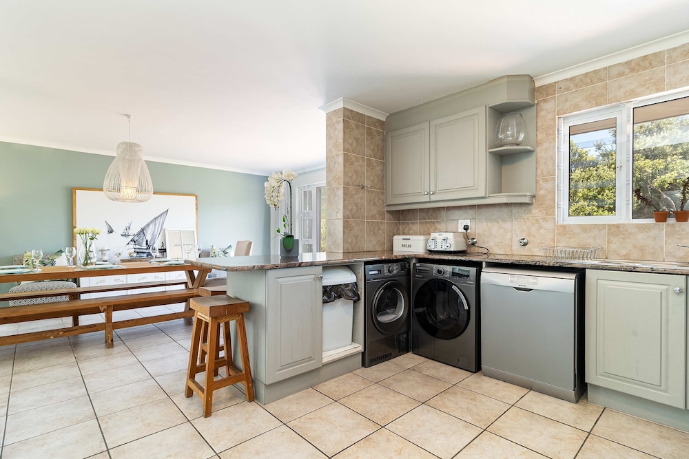 3 Bedroom Family Apartment Beach Club - Houtbay