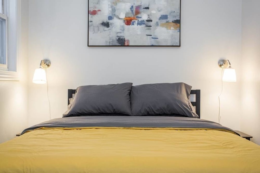 Chic Logan Pad - Modern Meets Retro