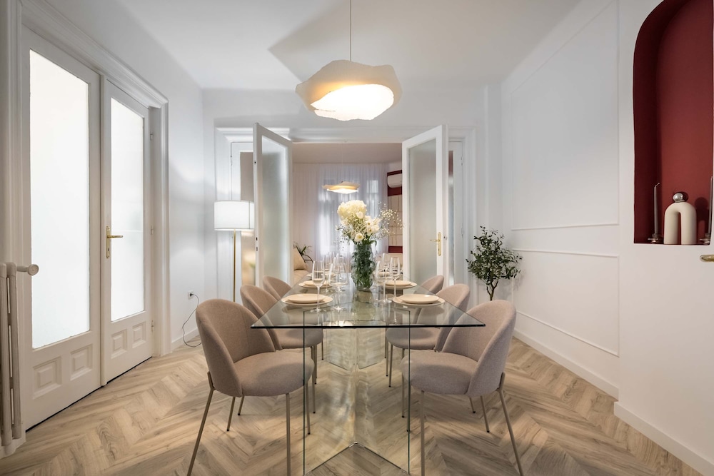 Elegant 3BR Retreat - Steps Away Cismigiu Gardens