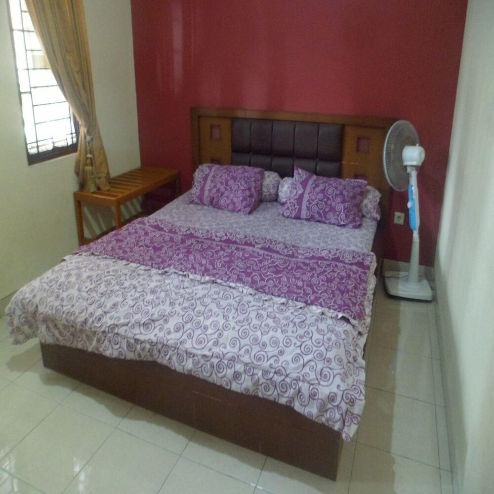 Villa Kota Bunga Violet