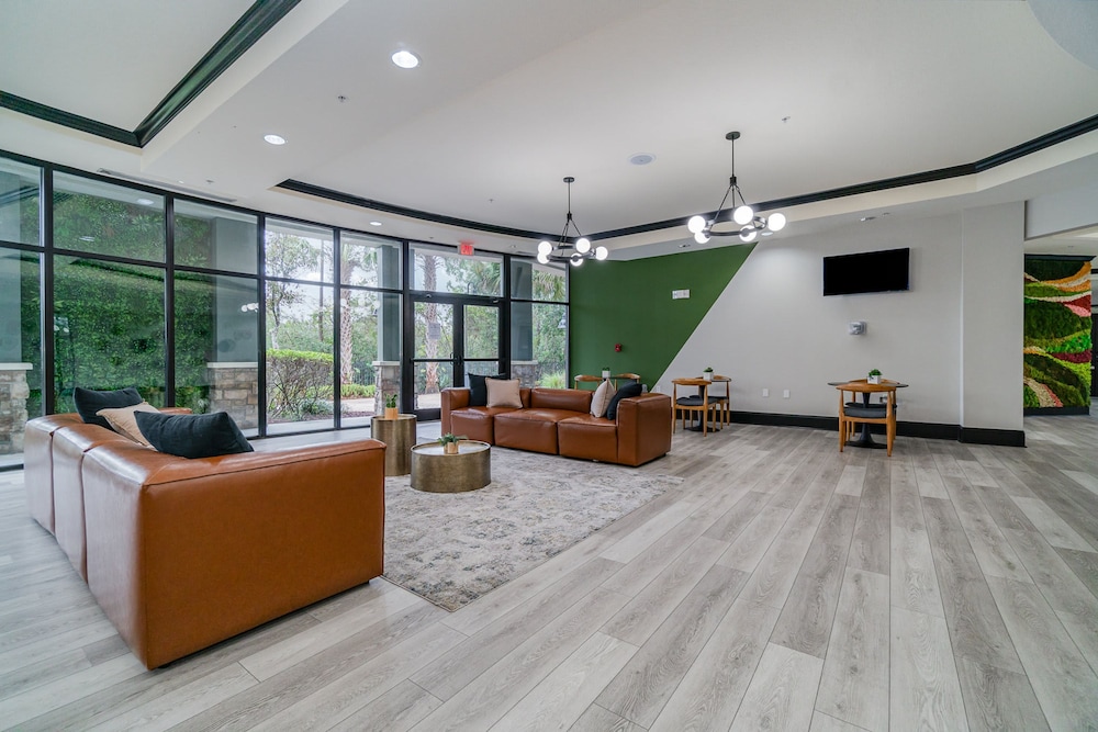 Upstay Modern 3BR Condo Pool Patio Near Disney