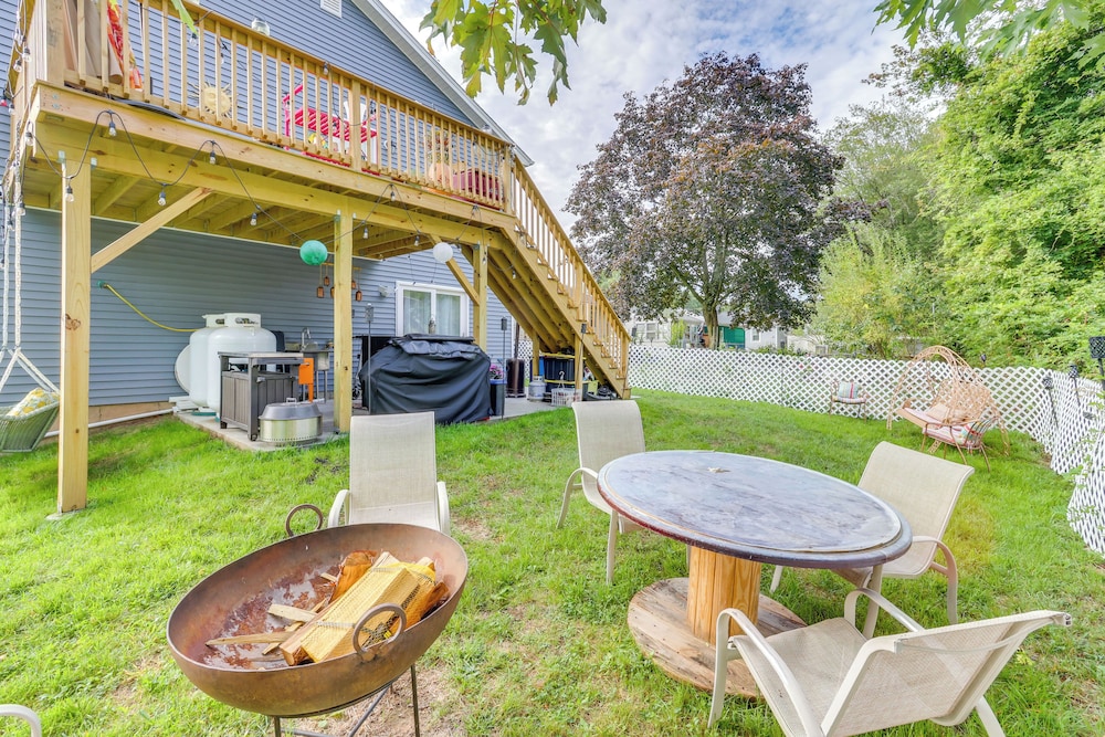 2 Mi to Beach, Shared Yard Space: West Haven Apt!