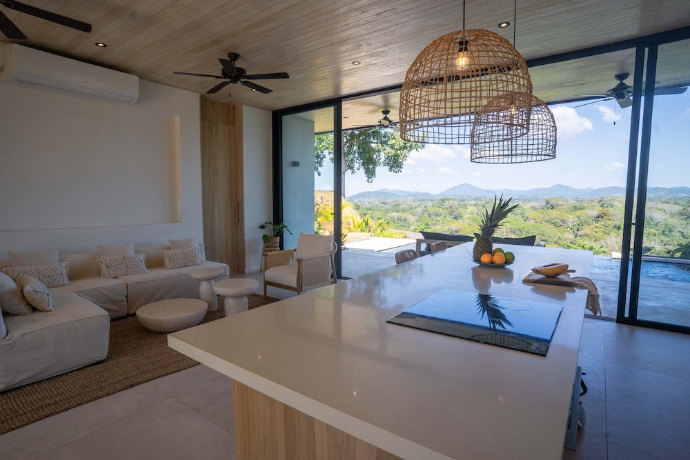 Chic 3BR Private Terrace Nature Views