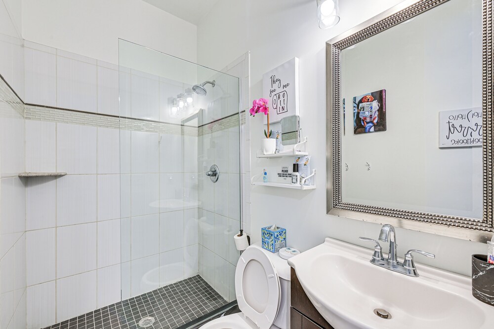 Family-friendly Louisville Gem: Prime Location!