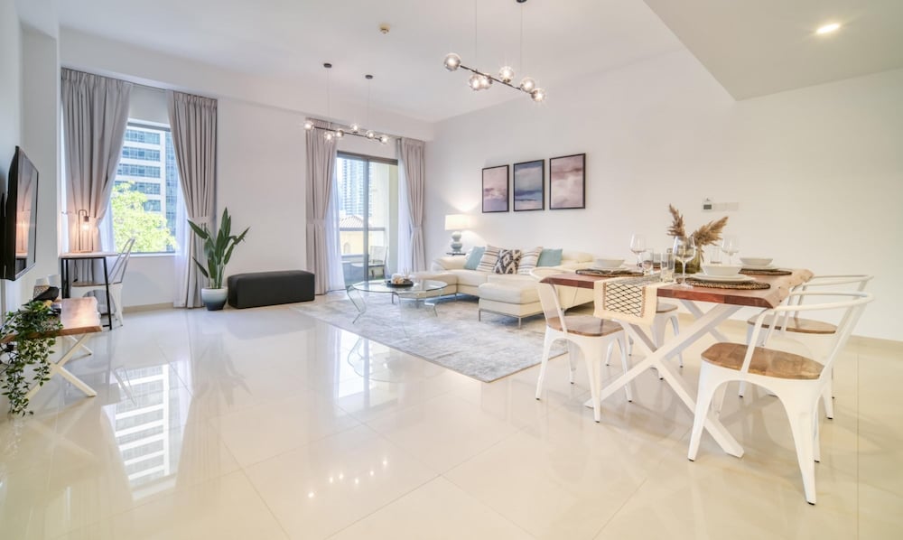 JBR Gem Spacious 1BR Apt With Balcony