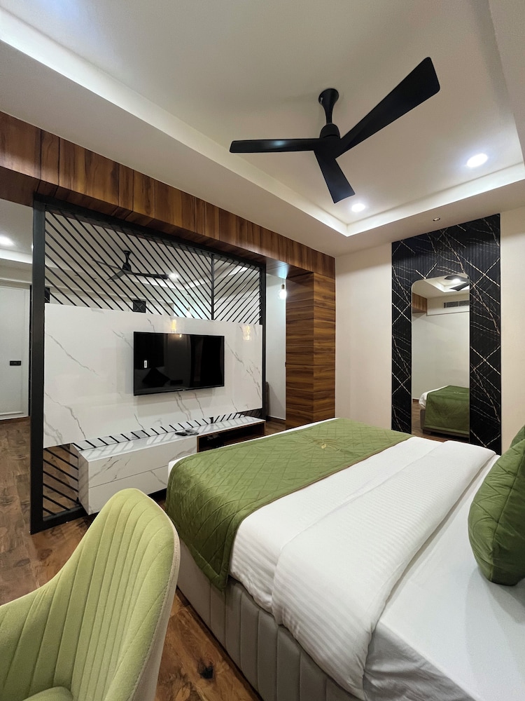 RED LEAF HOTELS