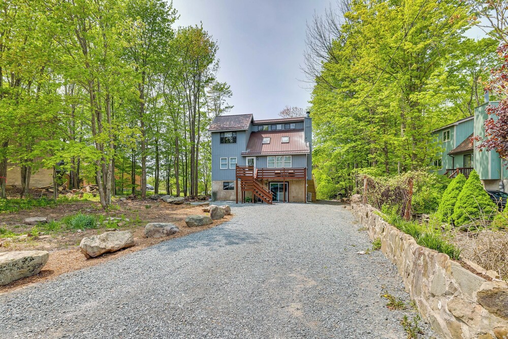Spacious Lake Ariel Home w/ Community Amenities! view 5