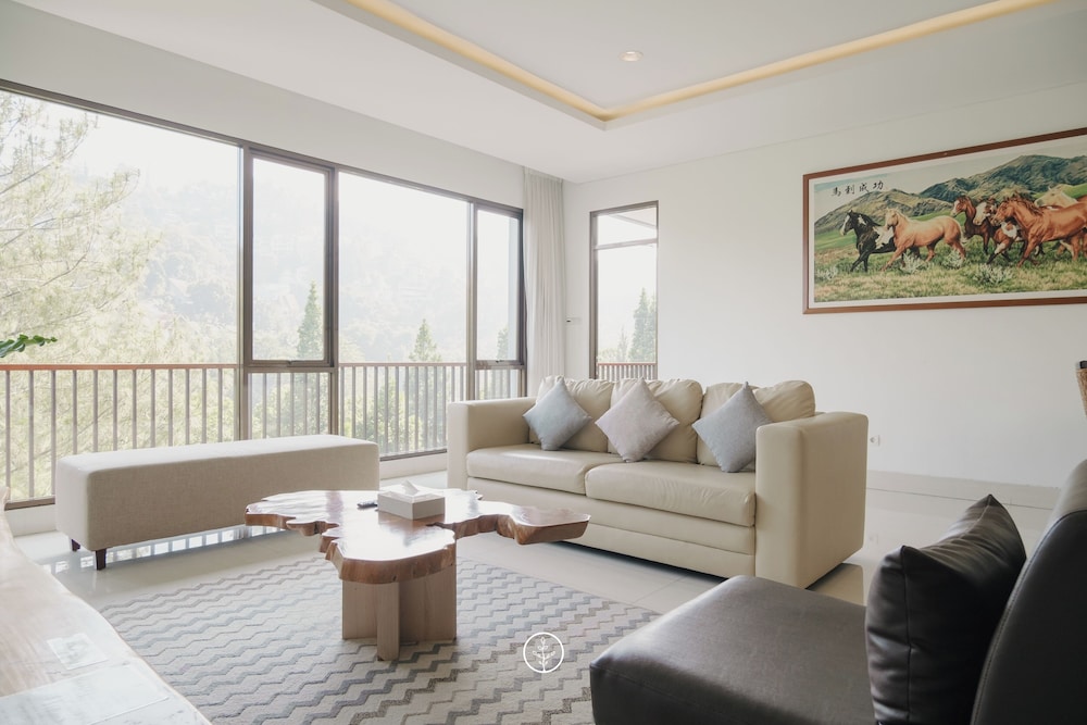 Magenta Hill View Villa 6 bedrooms with a private slide pool