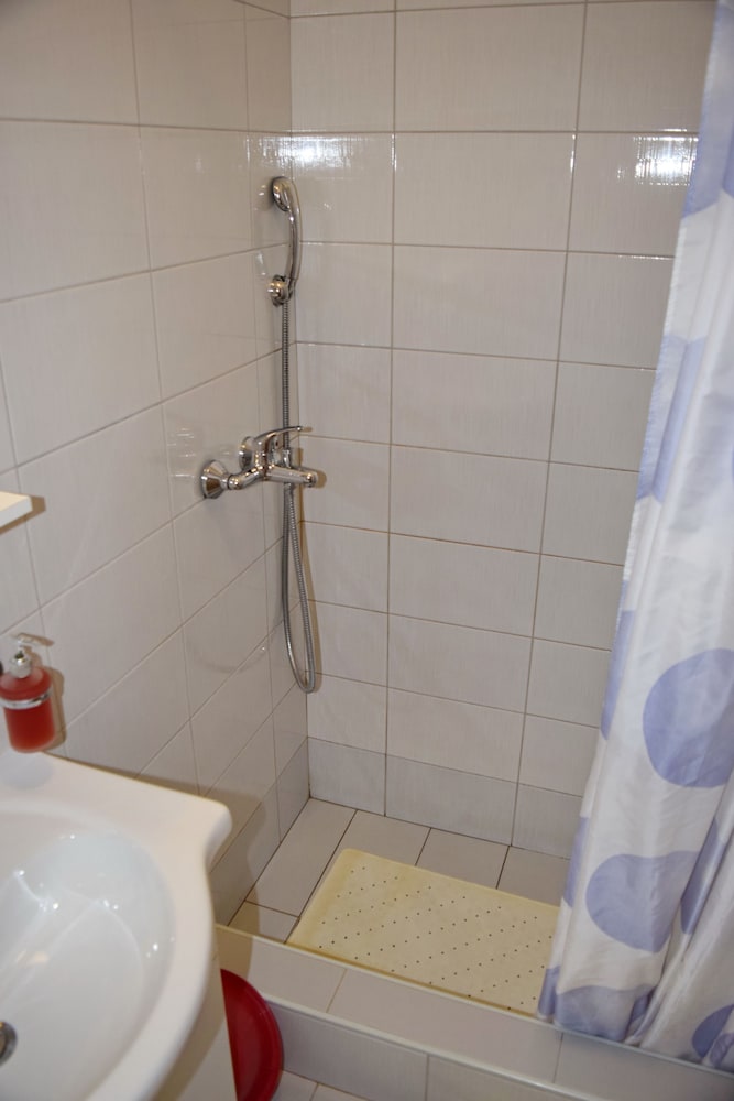Jele Rooms