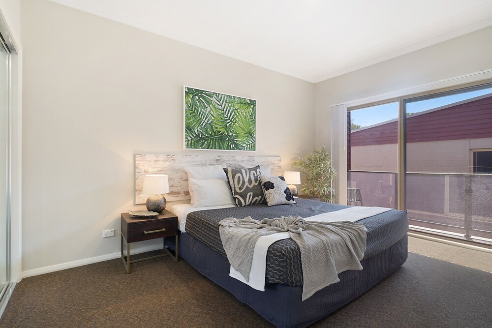 Newcastle Short Stay Apartments - Birmingham Garden Townhouses view 2