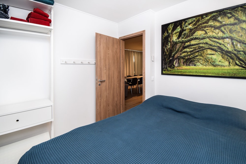 Apartment S48 view 3