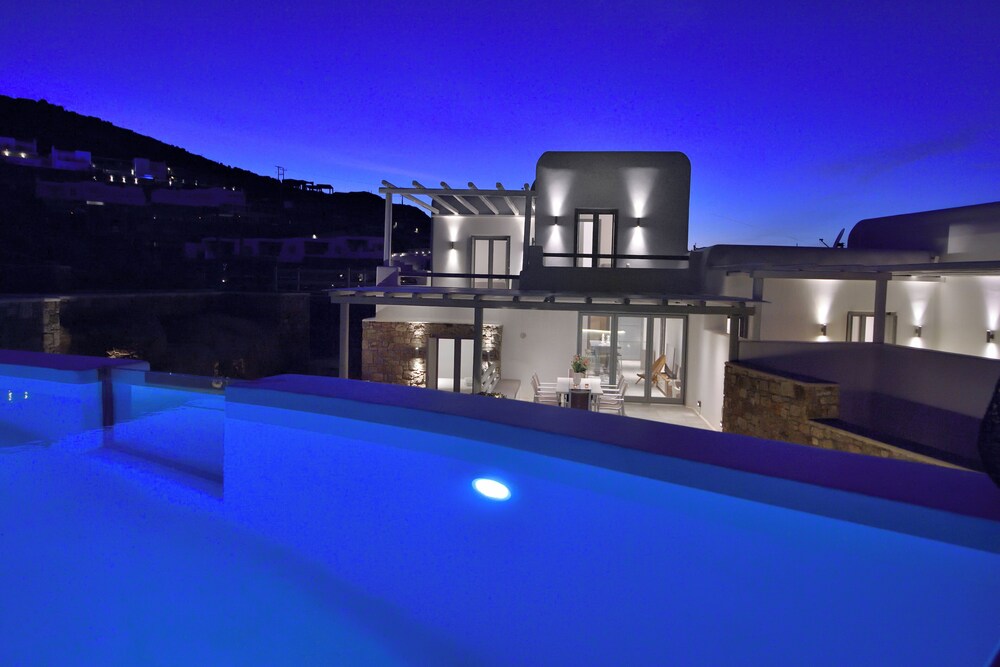 Villa Sapphire 6BR Hot Tub & Pool Ornos