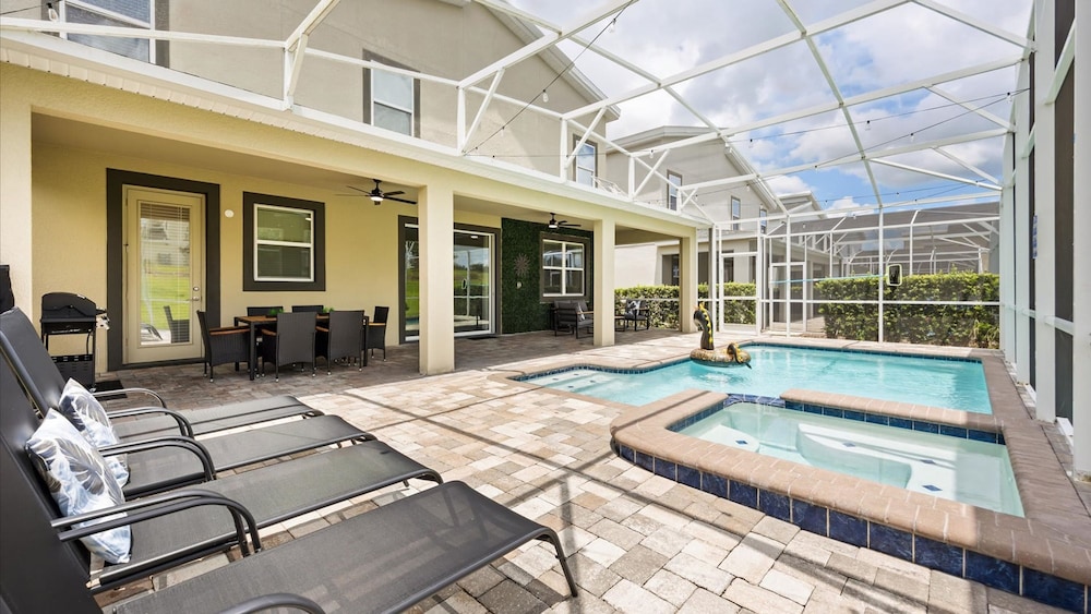 Upstay Championsgate 9BR Villa With Pool Cinema