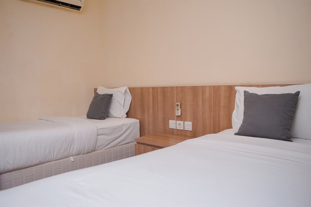 Comfy and Minimalist Studio (No Kitchen) Apartment Great Western