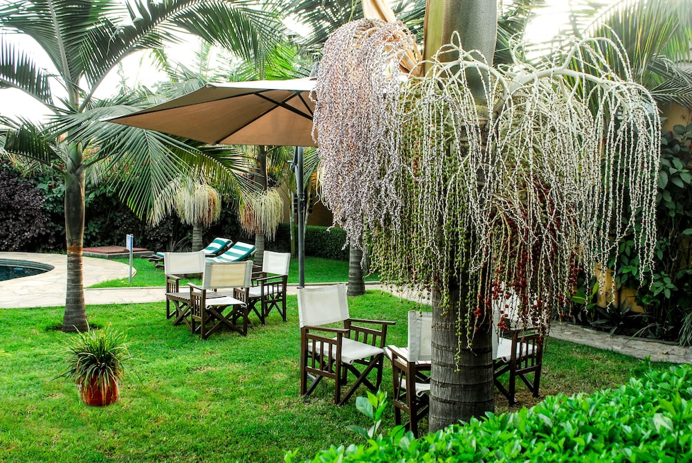 Ahadi Lodge