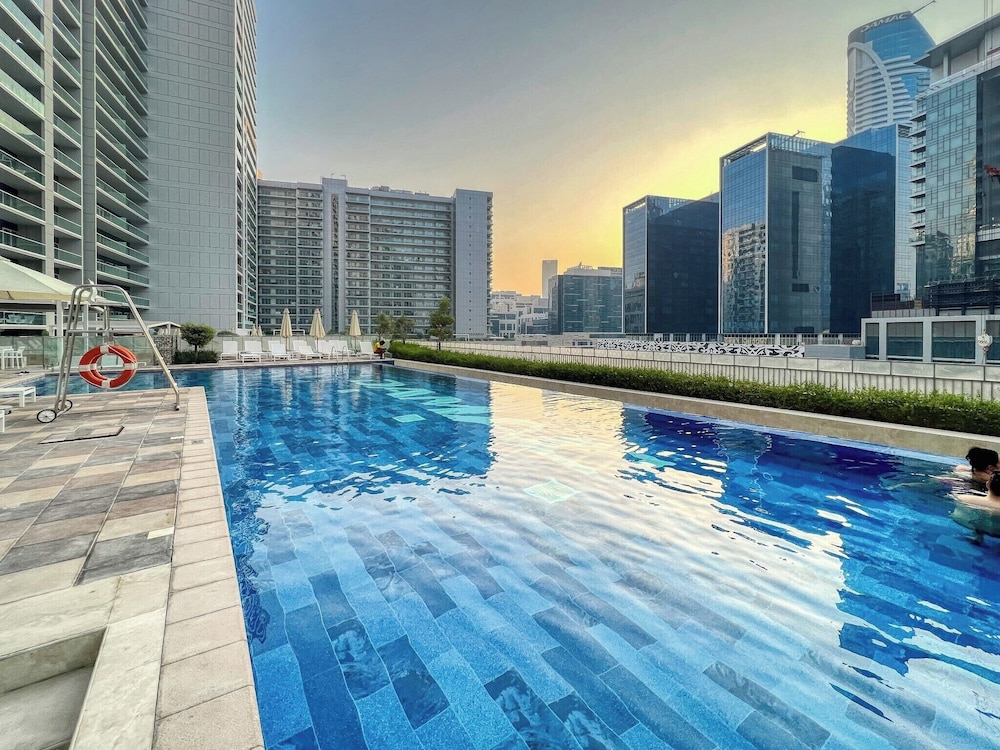 Manzil-1BR w Canal View near Dubai Mall