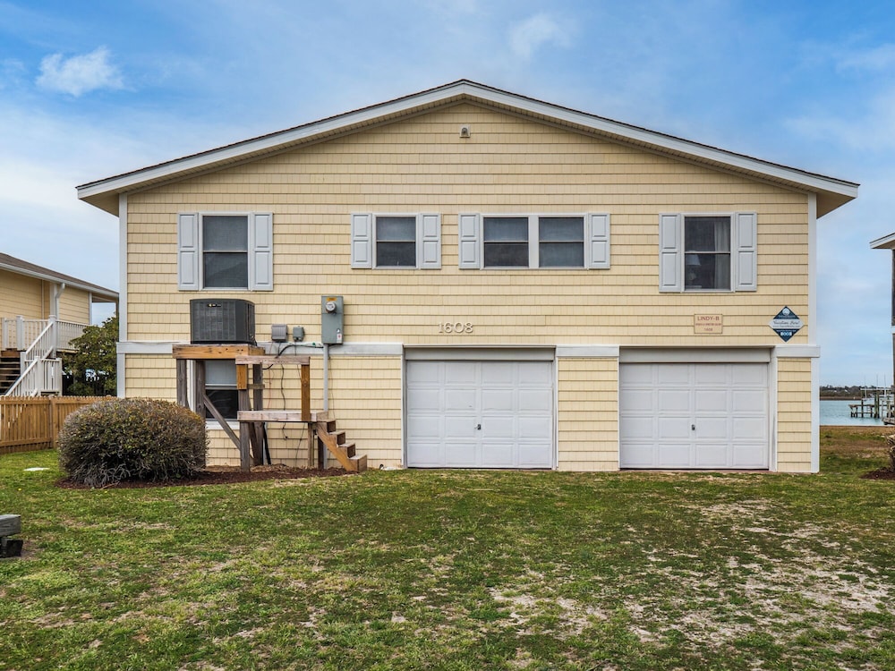 Lindy-B by Topsail Realty