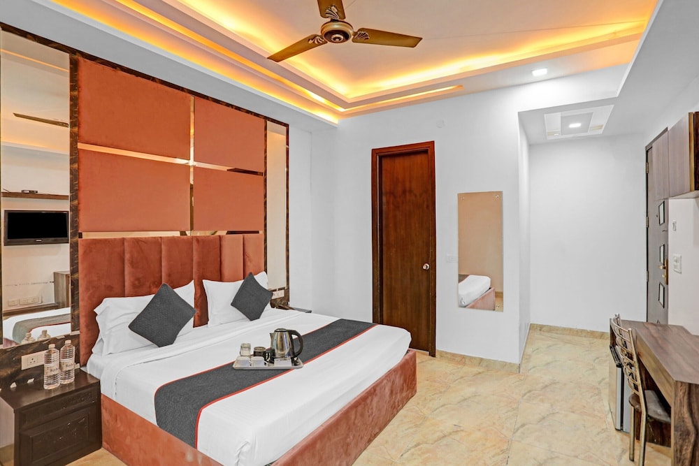 OYO Townhouse 771 Royal Mirage