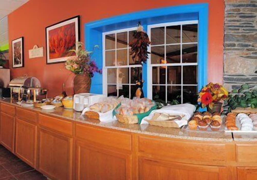 Brattleboro Vacations - Quality Inn  Conference Center - Property Image 21