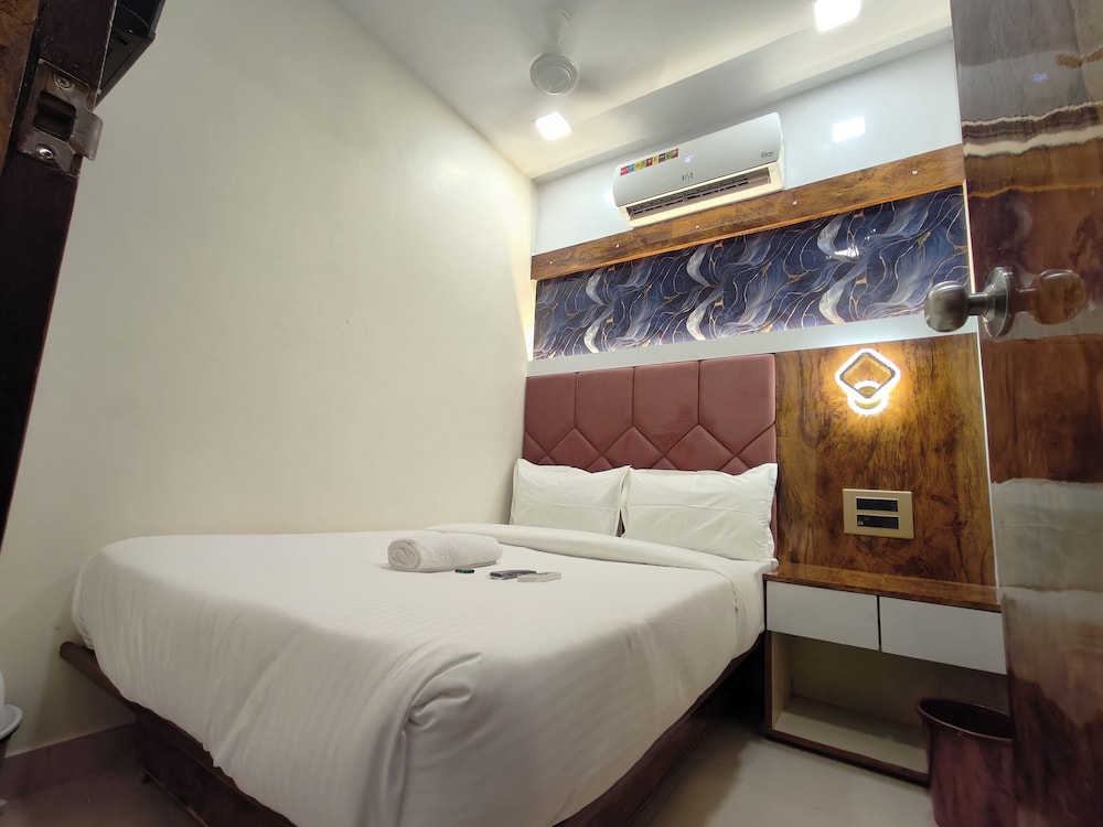 HOTEL M R STAY