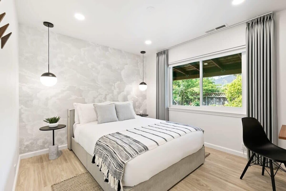 @ Marbella Lane - 3BR Designer Near Valley Fair