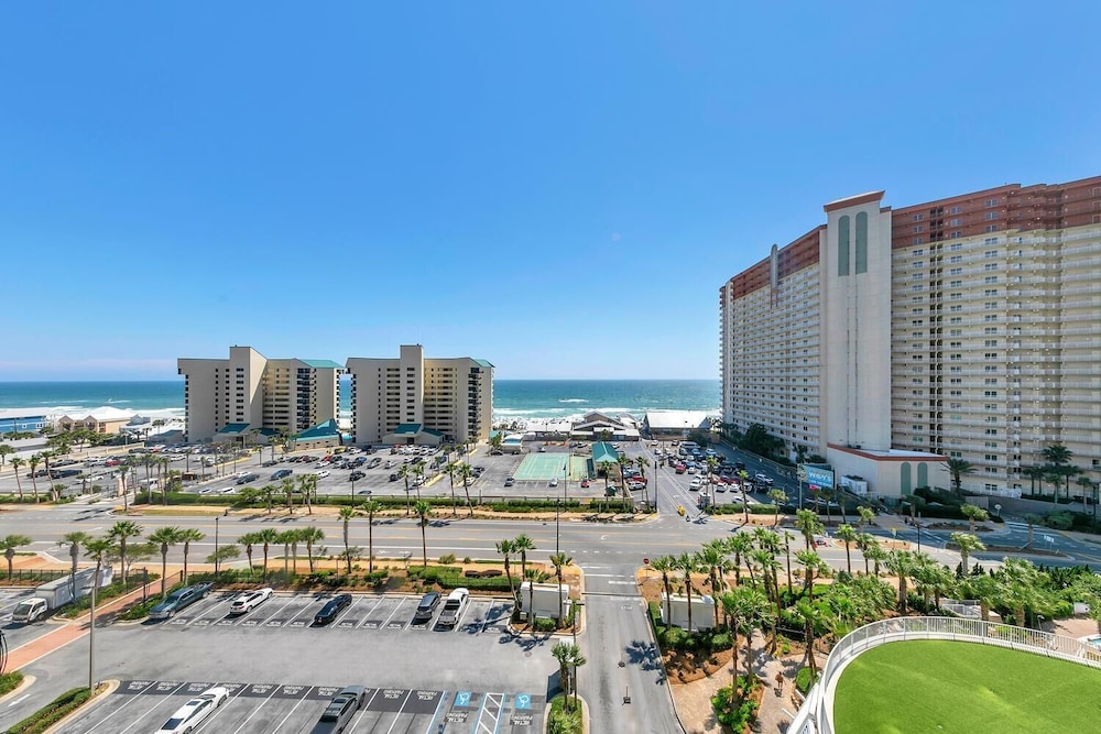 Laketown Wharf 827 - Life's A Beach