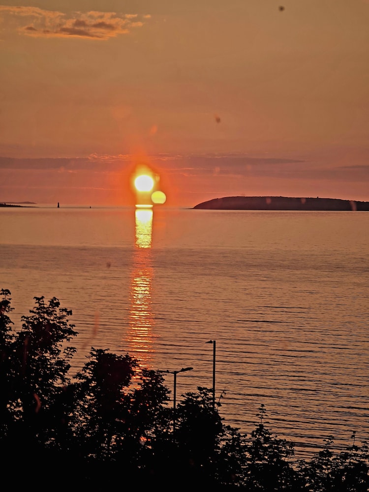 Sea View Cottage Near Snowdon & Coastal Trails