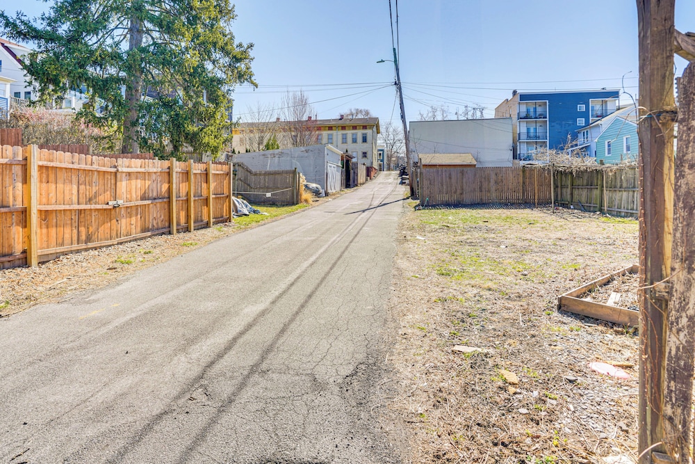 Walk to Dtwn Hudson: Cozy Upstate Apartment