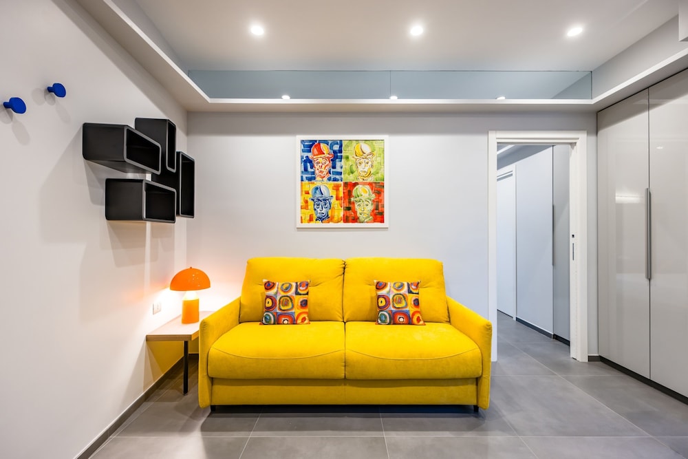 Pop House in the Heart of Sanit by Wonderful Italy