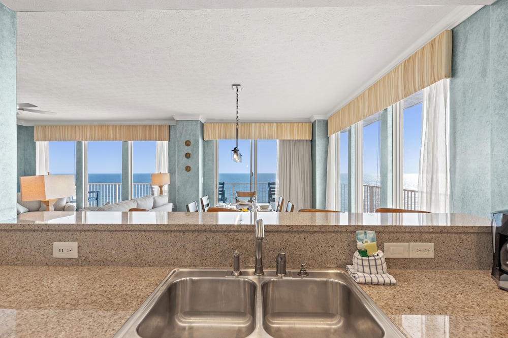 Treasure Shores3br Beachfront Corner Unit Sleeps 8 With Stunning Gulf Views!