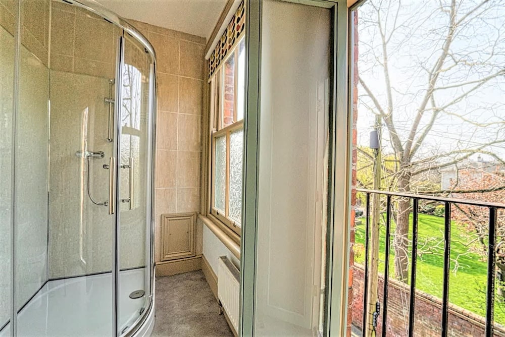 Host Stay Upper Tything Apartment