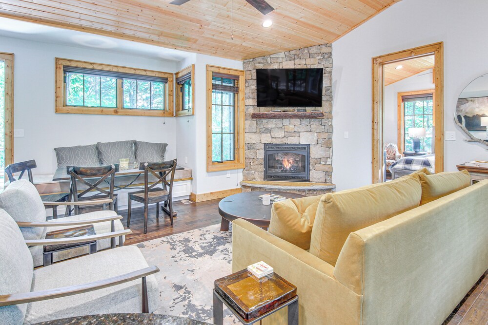 Chinquapin Escape: Resort Perks, By Lake Glenville
