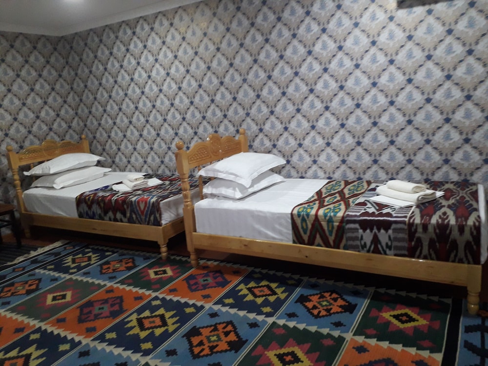 Family Guest House Parivash