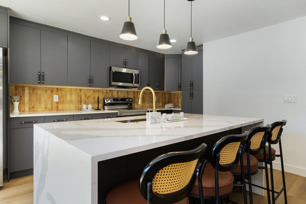 Comfy Stay in Bellevue w Parking Included