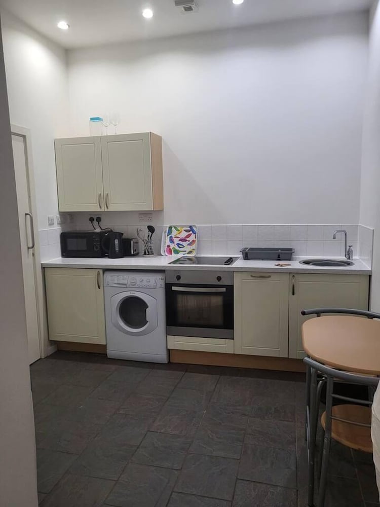 Impeccable Studio Apartment in Birmingham view 5