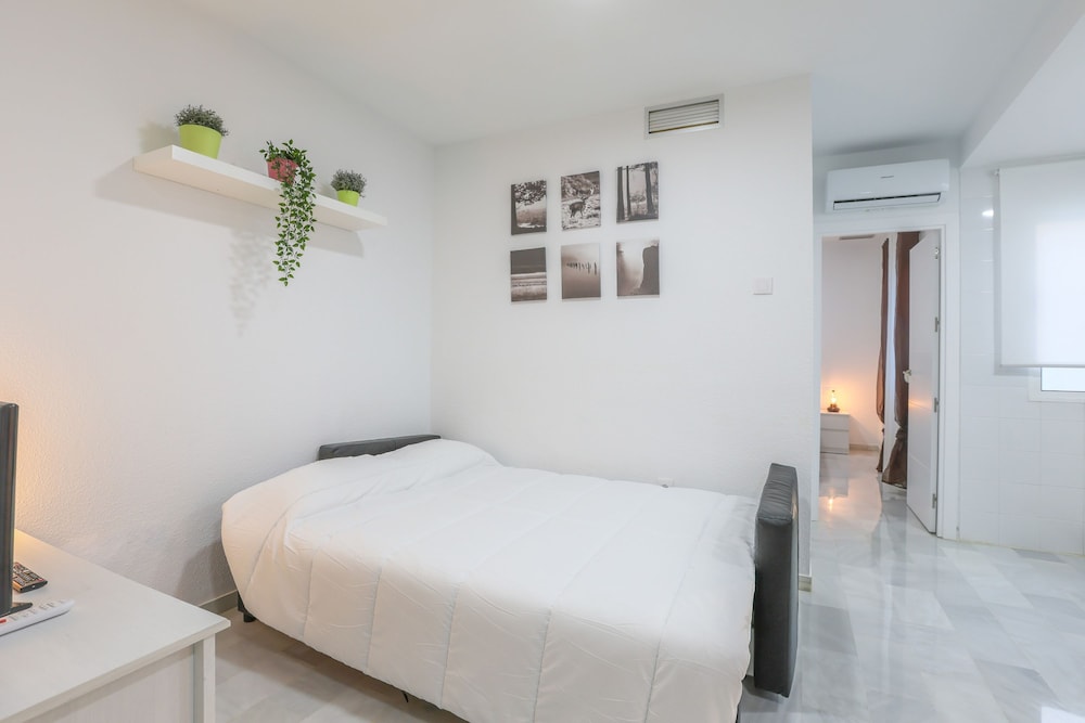 Divina in Sevilla With 1 Bedrooms and 1 Bathrooms