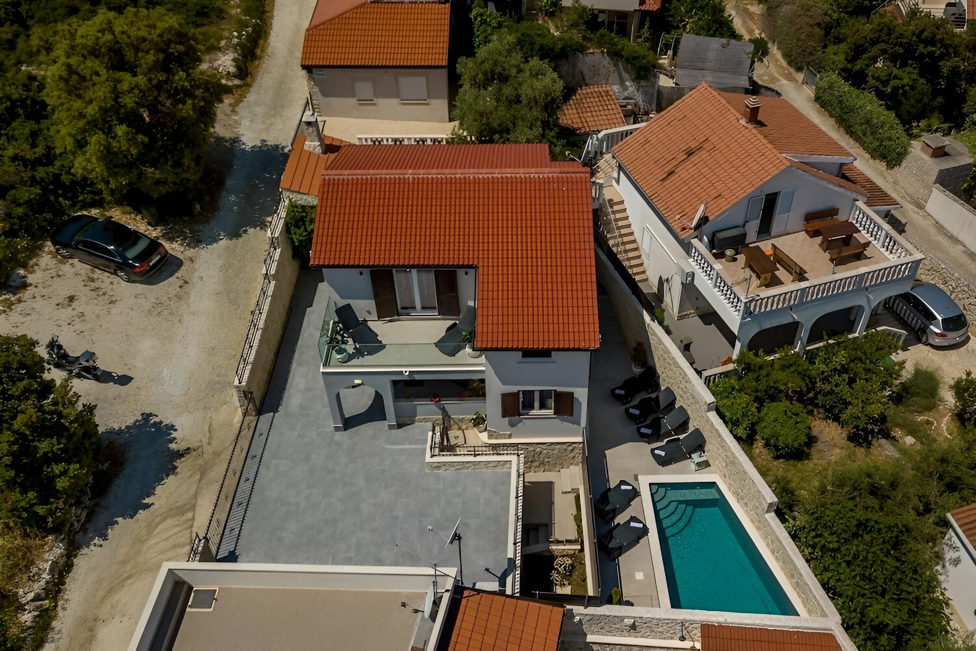 Goldie - 30 m From Beach - H view 5
