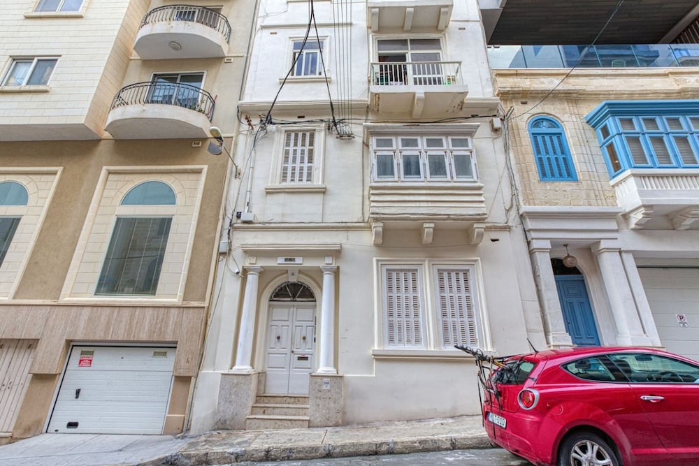 Benny s Seaside Escape Sliema