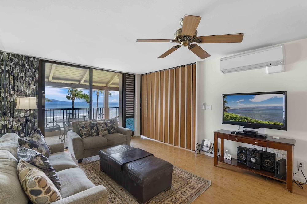 Lauloa 410 - Top Floor, Oceanfront Lanai, Molokini & Halaeakala Views, Split A/C