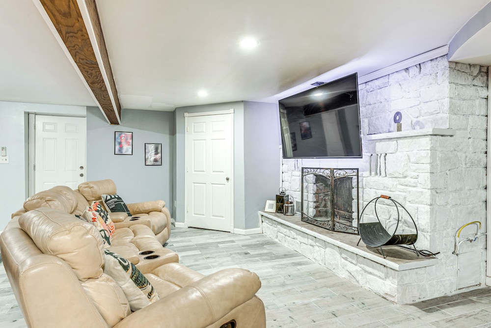 Game Room, Deck & Fire Pit: Covington Township Gem